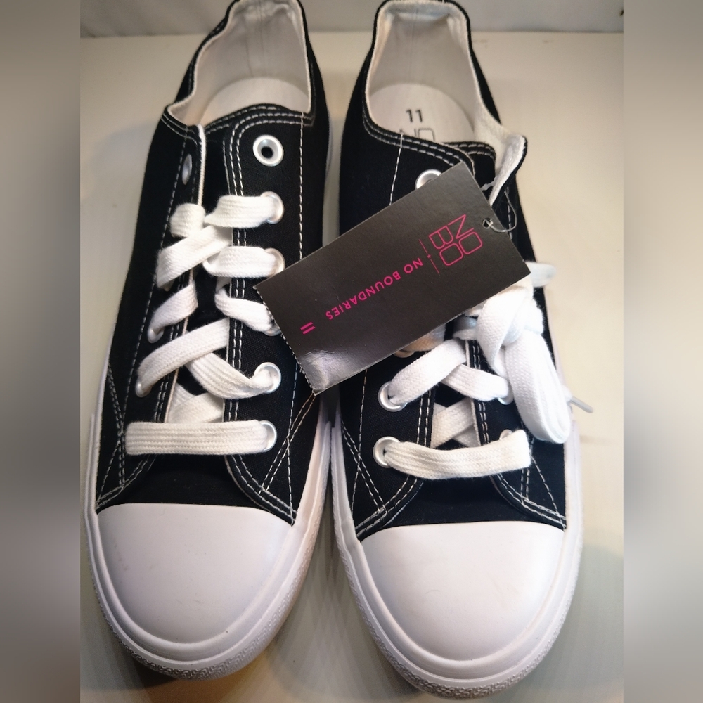 Shoes - Picture 2 of 7
